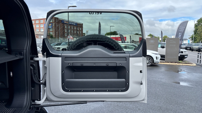 Land Rover Defender 3.0 D250 X-Dynamic HSE 110 5dr Auto Diesel Estate - Image 27